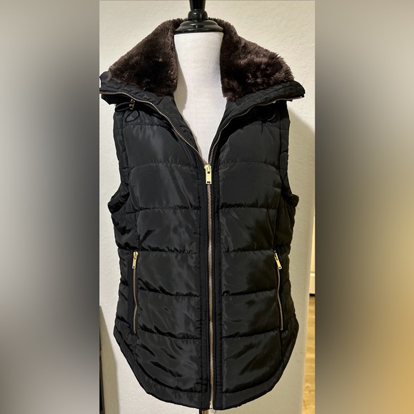 Love Tree Size M Women Black Faux Fur Collar Puffer Vest Zipper Detail - Picture 1 of 8